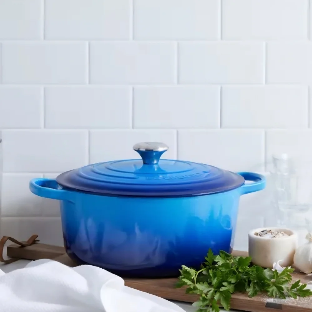 LE CREUSET Signature Round Dutch Oven, 7.25 qt. Retail Price $479.95 USD